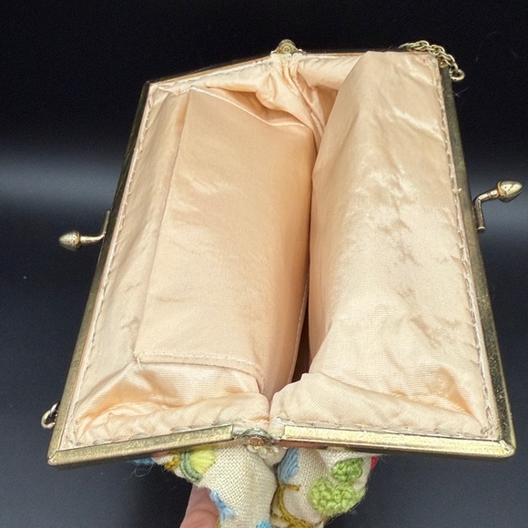 Floral Embroidered Clutch - Picture 7 of 9